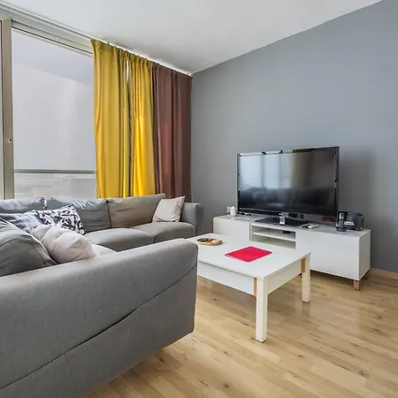 Cosy 2br Sunlit Penthouse With Large Front Terrace - Close To St Julian's, Sliema, & Valletta Apartment *