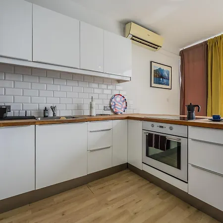 Cosy 2br Sunlit Penthouse With Large Front Terrace - Close To St Julian's, Sliema, & Valletta