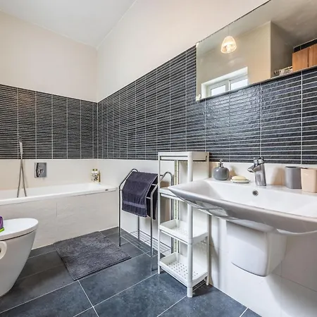 Cosy 2br Sunlit Penthouse With Large Front Terrace - Close To St Julian's, Sliema, & Valletta Apartamento