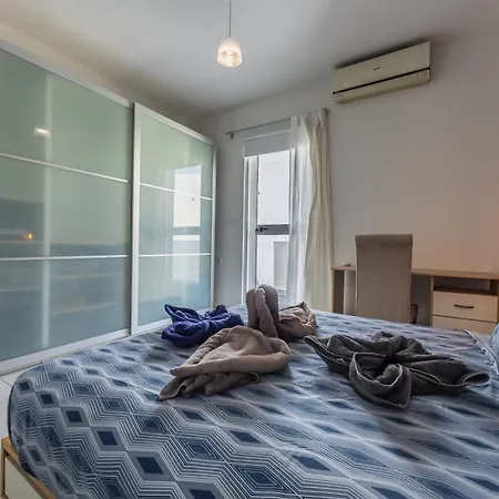 Cosy 2br Sunlit Penthouse With Large Front Terrace - Close To St Julian's, Sliema, & Valletta * Msida