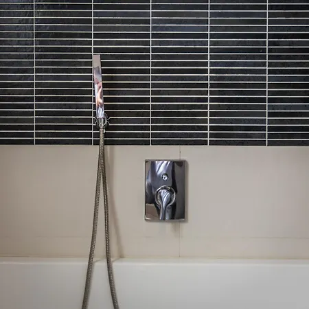 Cosy 2br Sunlit Penthouse With Large Front Terrace - Close To St Julian's, Sliema, & Valletta