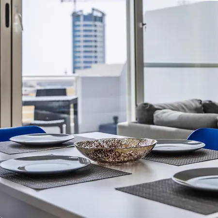 Cosy 2br Sunlit Penthouse With Large Front Terrace - Close To St Julian's, Sliema, & Valletta * Msida