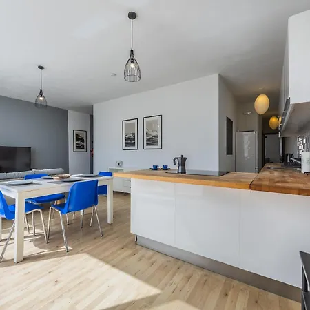 דירה Cosy 2br Sunlit Penthouse With Large Front Terrace - Close To St Julian's, Sliema, & Valletta *